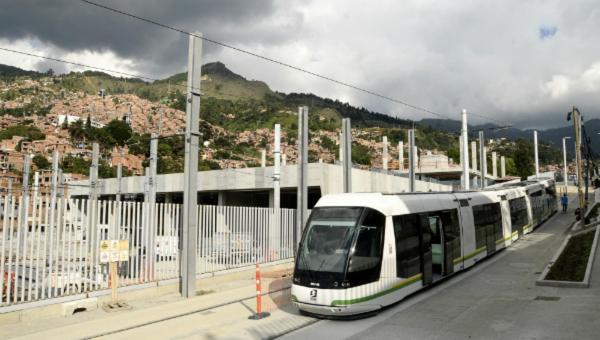 Сasa de vacaciones Casa Entera-cerca A Mall La Y Estación De Tranvía *